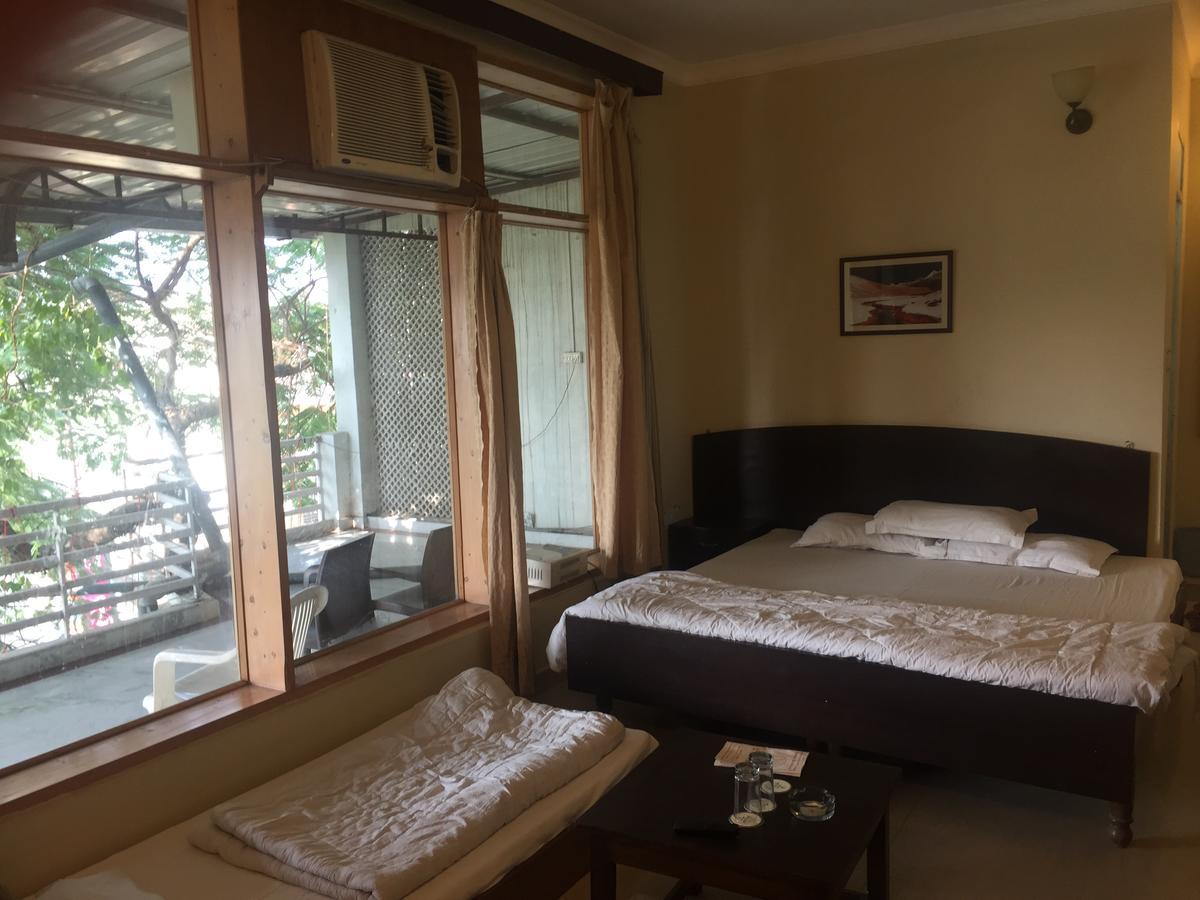 Hotel Atithi デヘラードゥーン エクステリア 写真