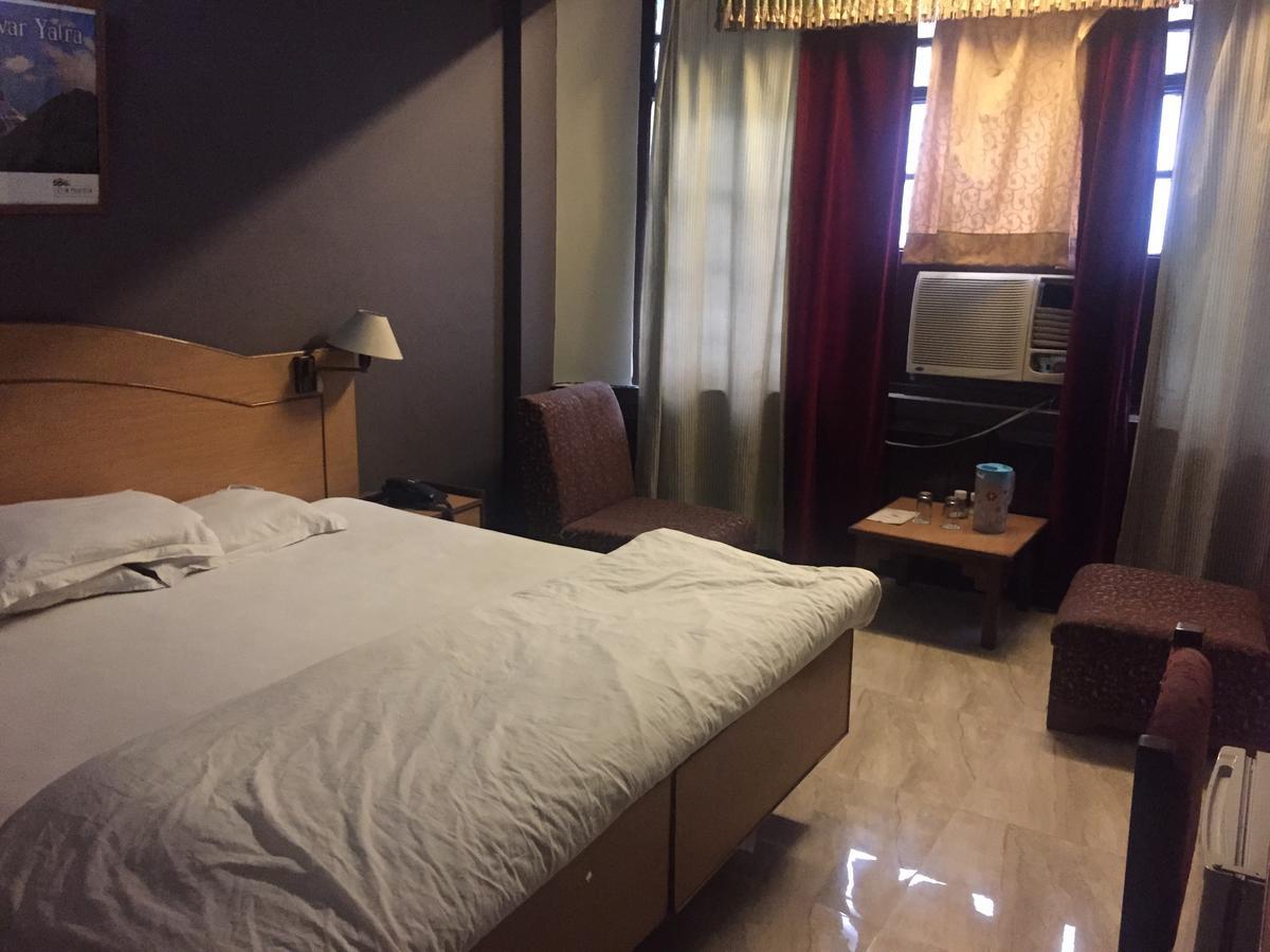 Hotel Atithi デヘラードゥーン エクステリア 写真